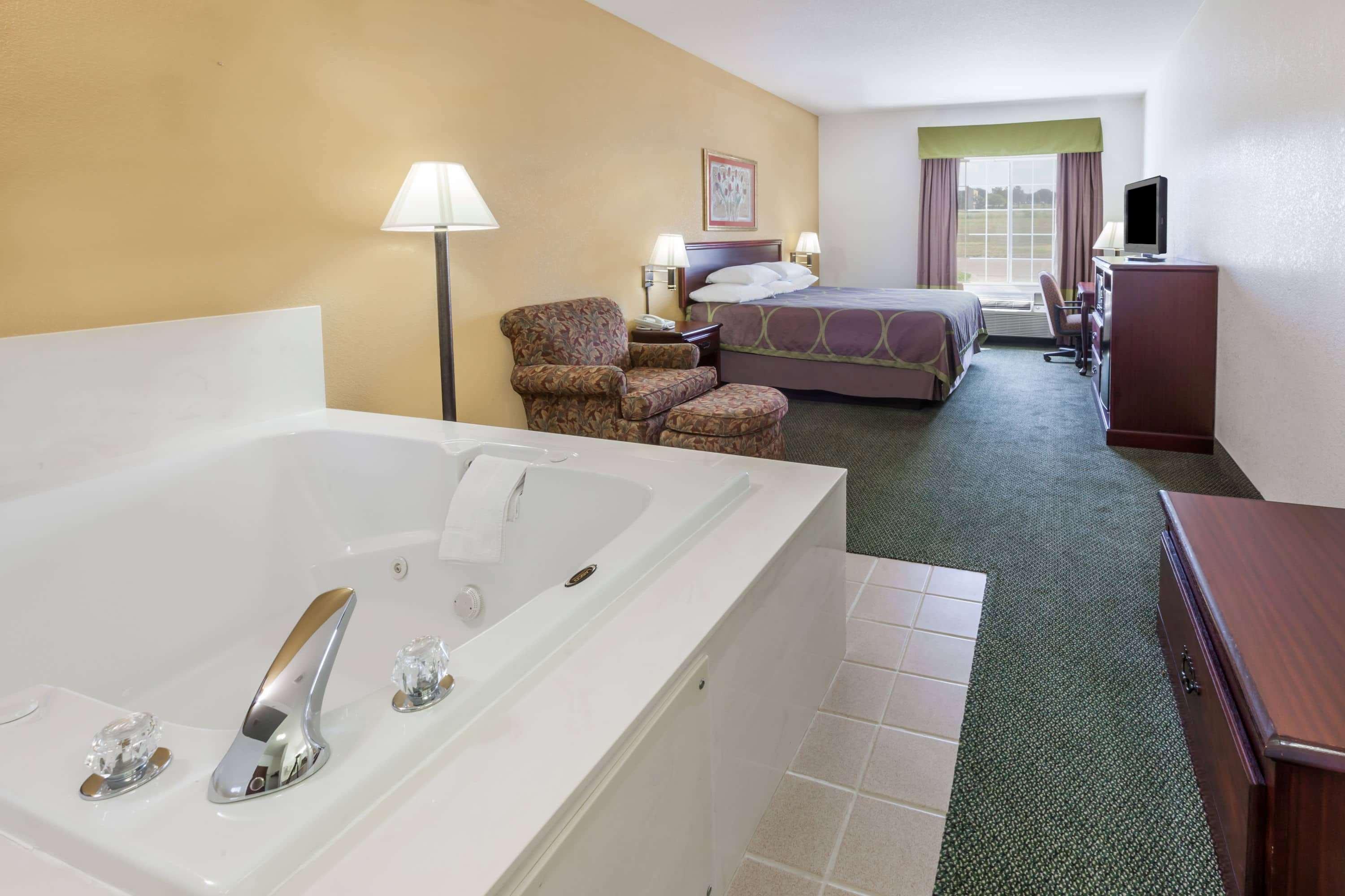 Hotel Super 8 By Wyndham Hillsboro Tx Exterior foto